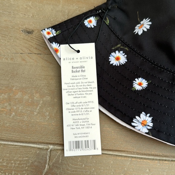 Alice + Olivia Reversible Bucket Hat - Daisy Print - NWT - Picture 4 of 6
